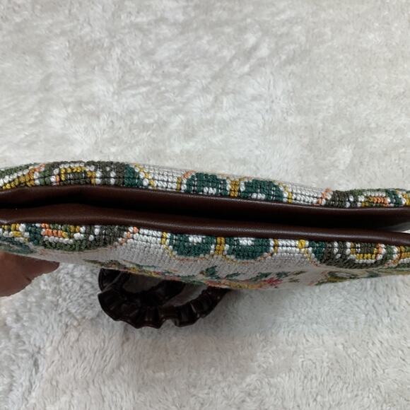 Needlepoint floral pattern hand or shoulder bag - Picture 8 of 10